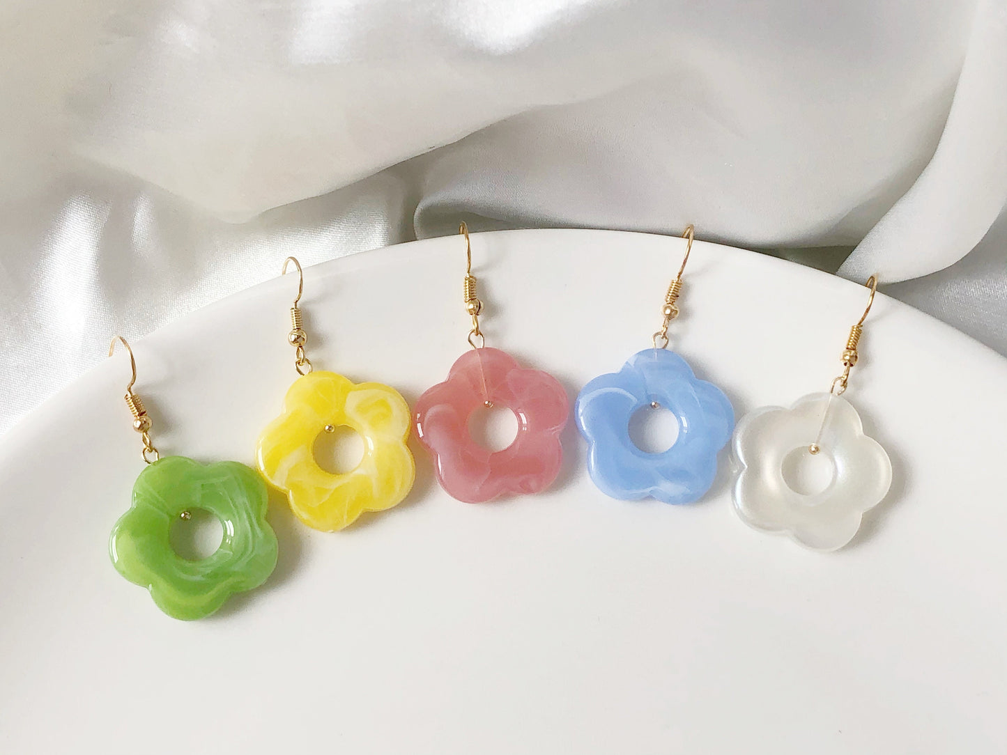 Daisy Flower Earrings | Multiple Colours | Clip On or Stud | Cute Floral Jewelry | Gift for Her | Non Pierced Earrings