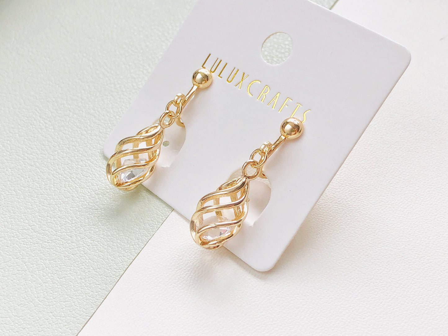 Teardrop cilp on /stud/ hook Earring, Gold Vintage Geometric Earring, Gift for her