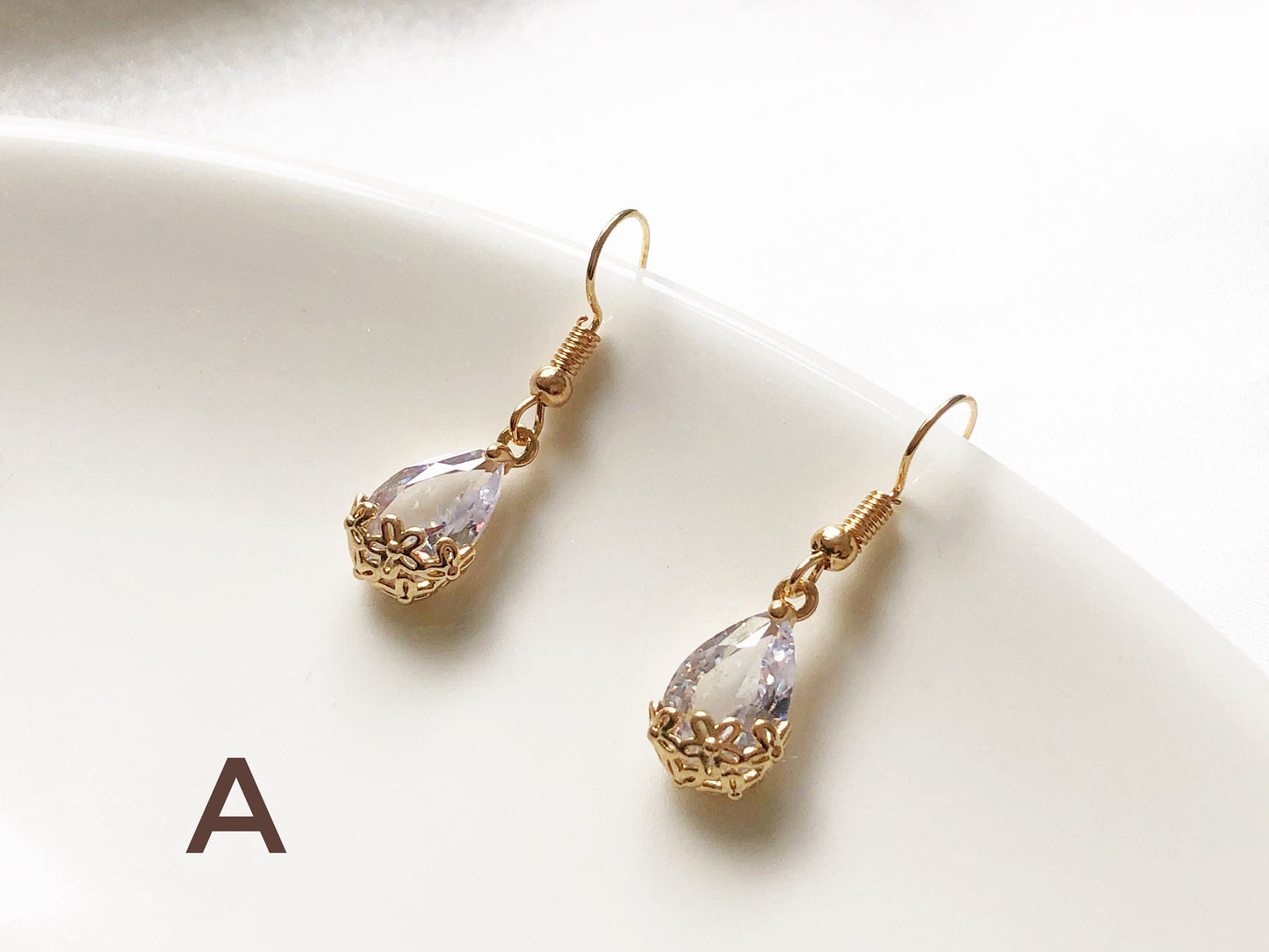 Teardrop Clip On or Stud Earrings | Gold Dangle Jewellery | Elegant Retro Gift for Her | Bridesmaid or Wedding Jewelry