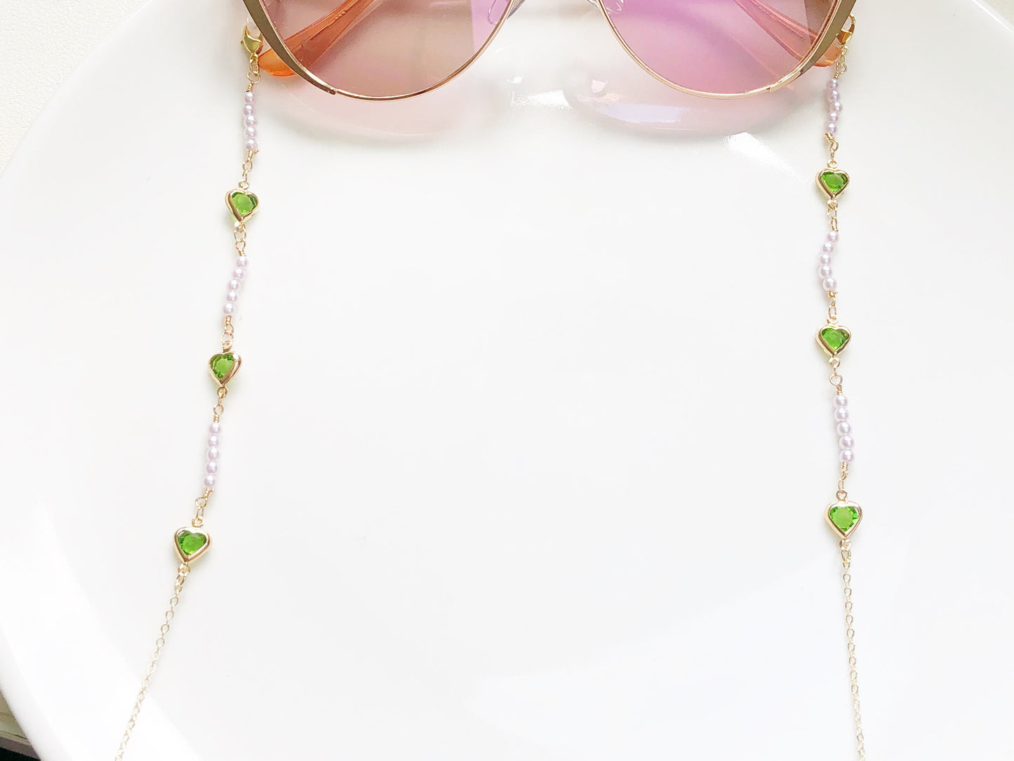 Pearl Glasses Chain with Green Heart Charms Gold Eyeglass Holder Strap Necklace, Cute Beaded Sunglasses Chain Jewellery Gift for Women