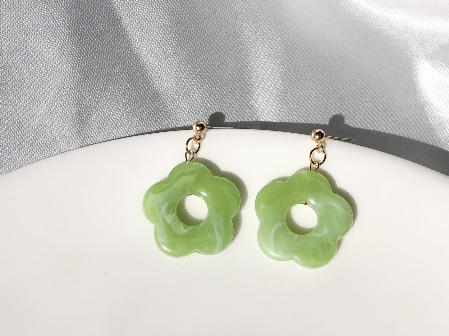 Daisy Flower Earrings | Multiple Colours | Clip On or Stud | Cute Floral Jewelry | Gift for Her | Non Pierced Earrings