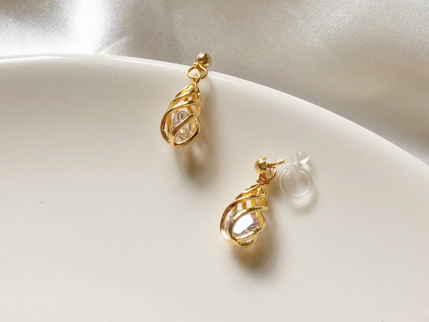 Teardrop cilp on /stud/ hook Earring, Gold Vintage Geometric Earring, Gift for her