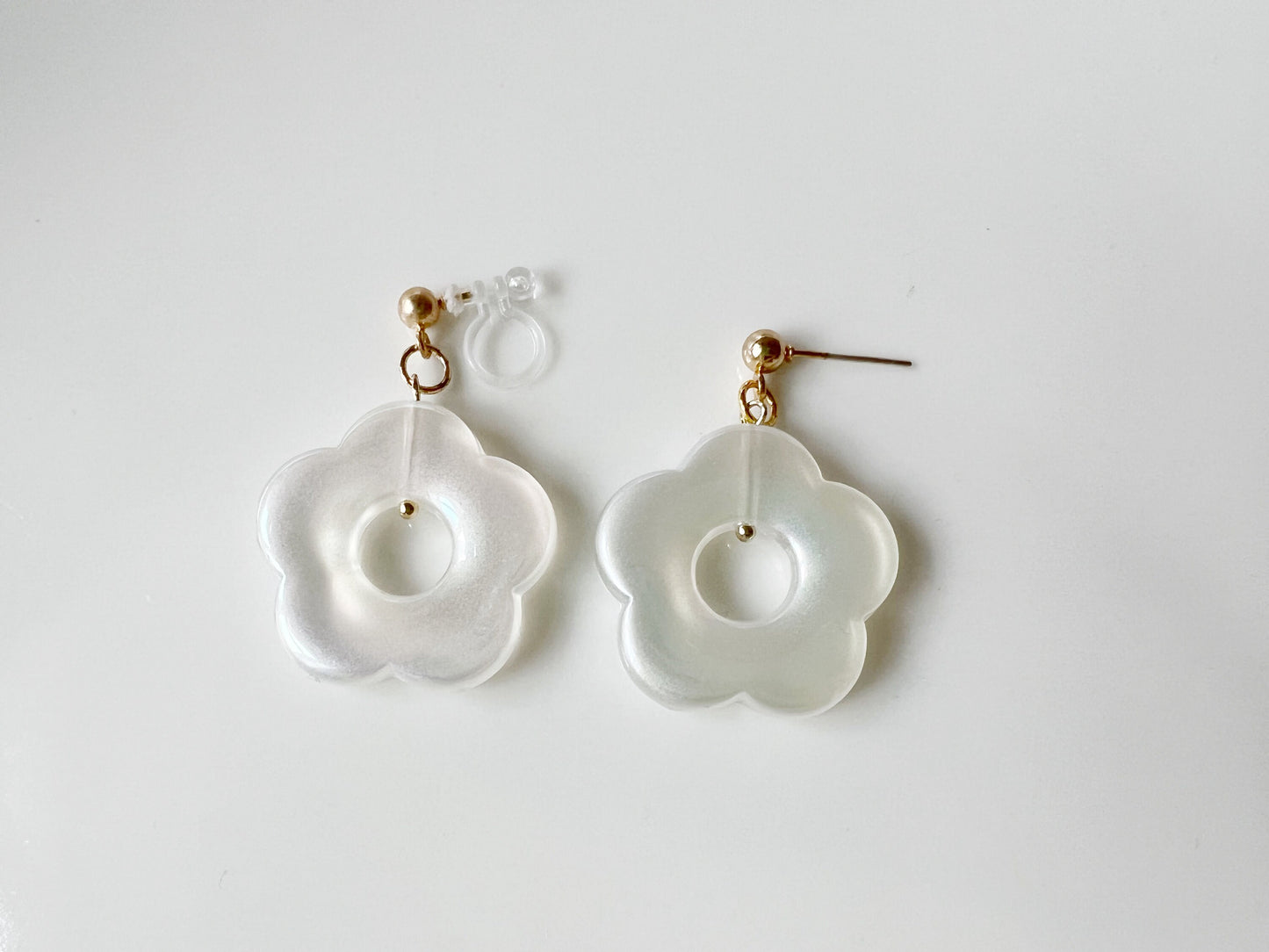 Daisy Flower Earrings | Multiple Colours | Clip On or Stud | Cute Floral Jewelry | Gift for Her | Non Pierced Earrings