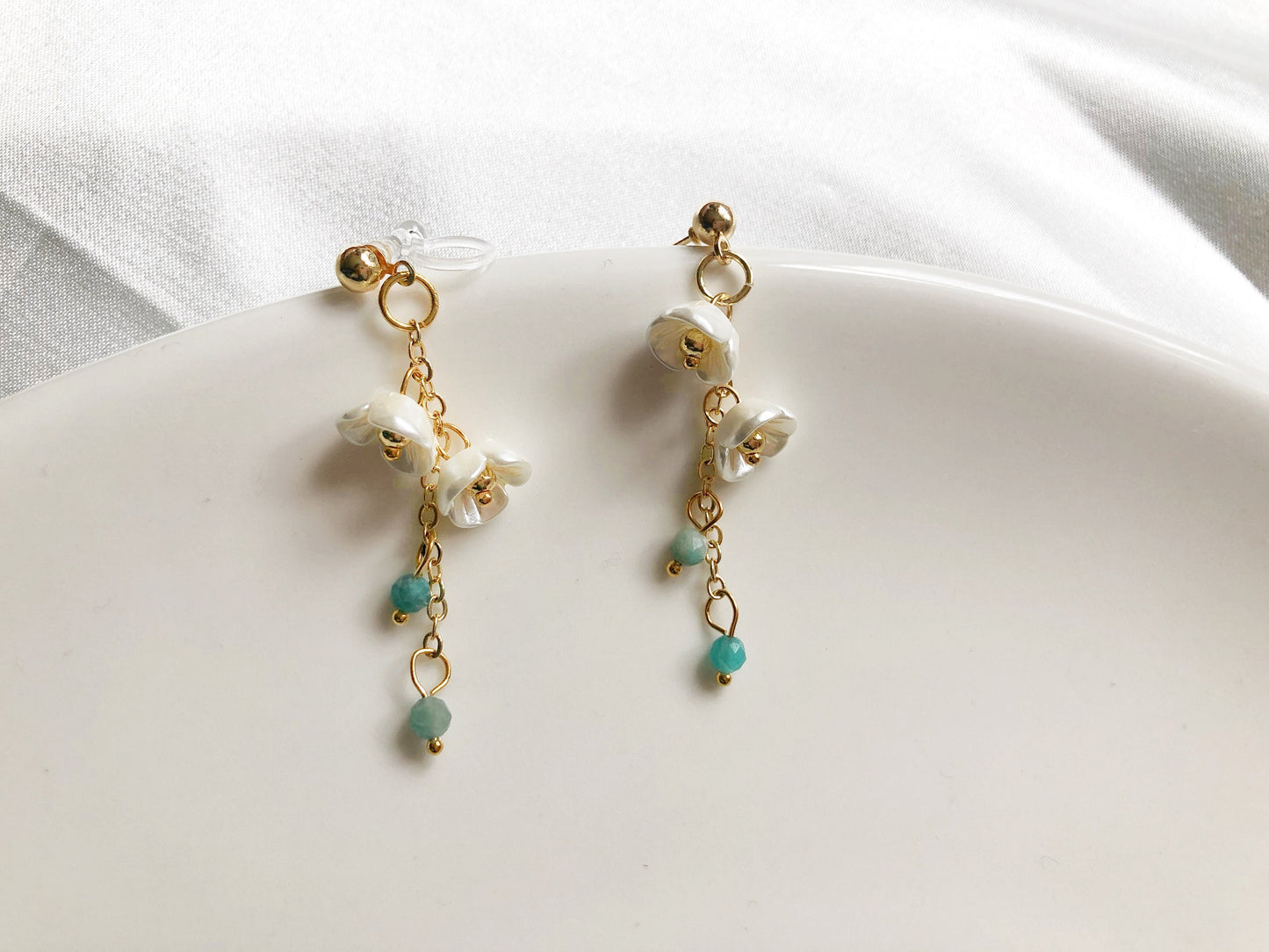 Cute White Flower and Green bead earrings, Dainty Floral Clip on earring, Gift for her