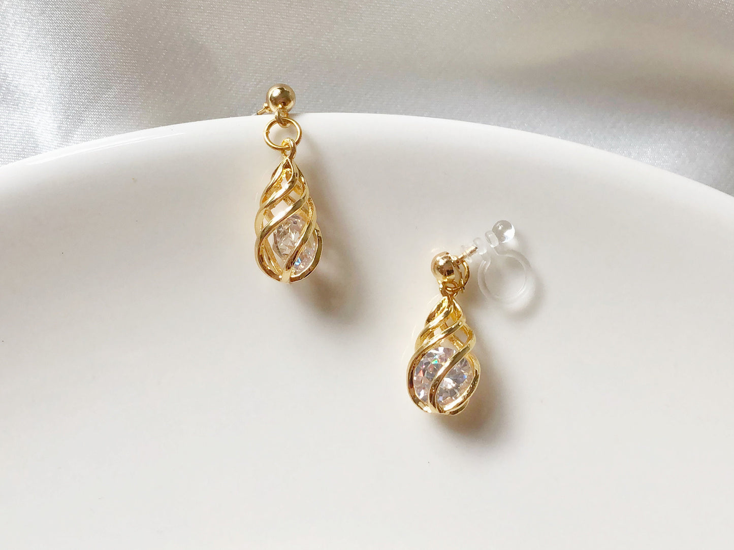 Teardrop cilp on /stud/ hook Earring, Gold Vintage Geometric Earring, Gift for her