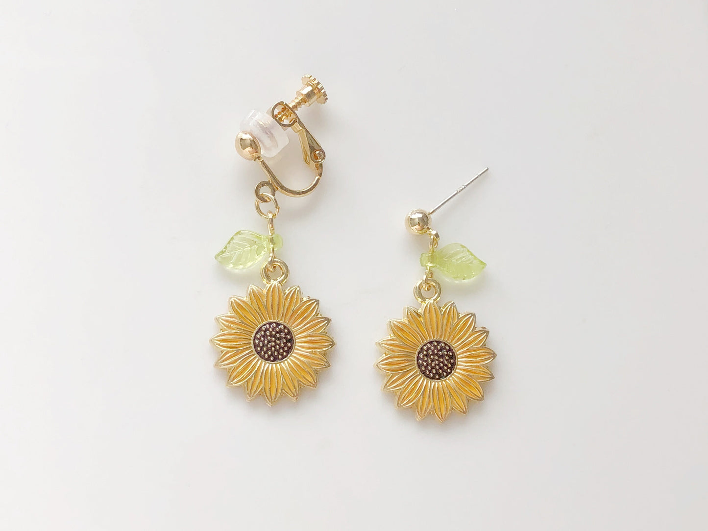 Chic Sunflower Earrings, Gold-Tone with Green Beads, Elegant Floral Jewellery, Spring and Summer Fashion, Unique Gift for Her