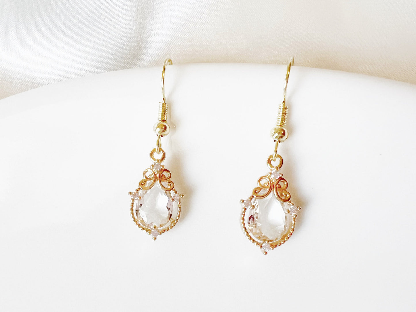 Dainty Teardrop Earrings, Waterdrop Delicate dangle pendant, Gift for her