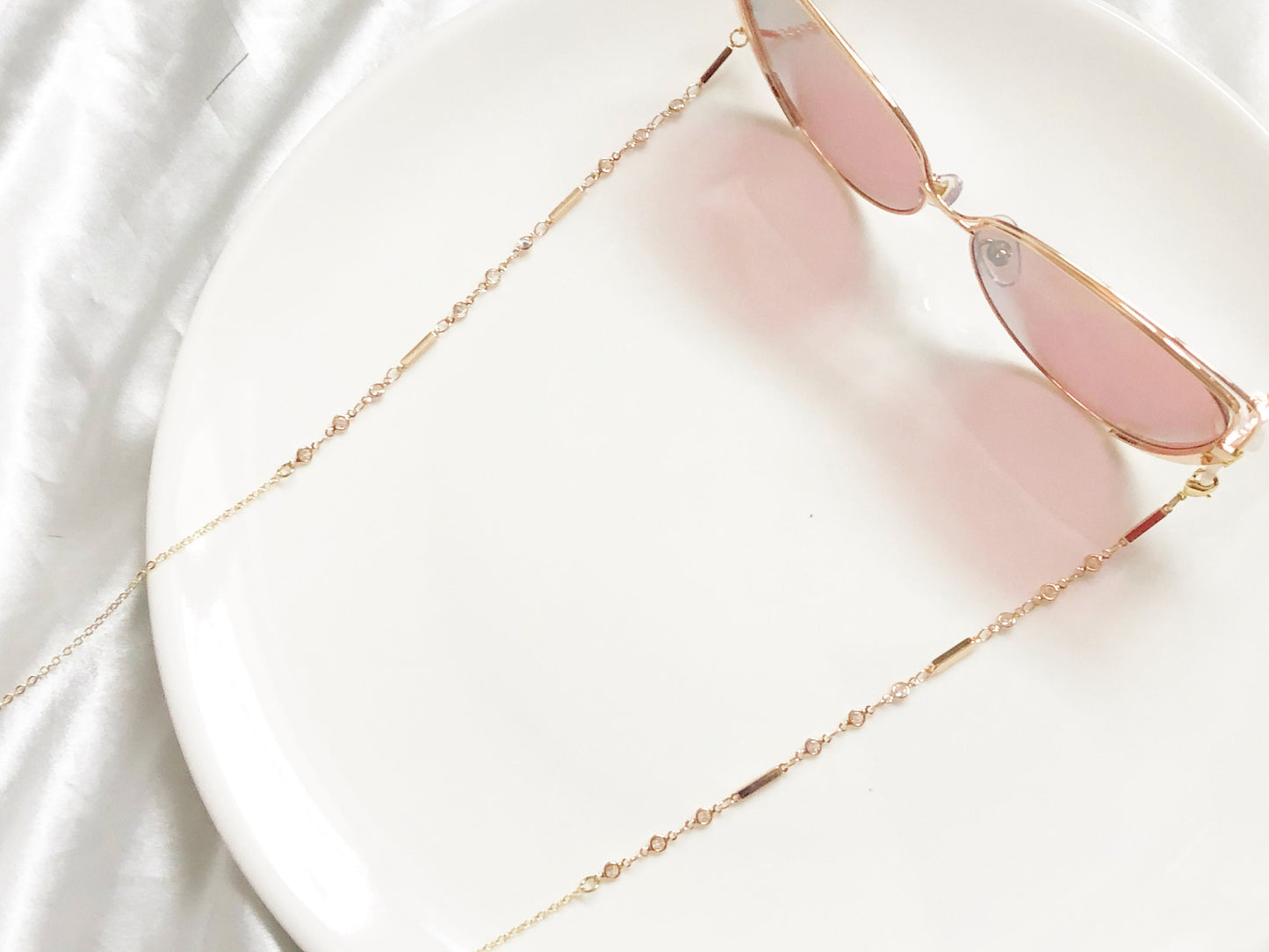 Dainty gold colour geometric glasses chain, Delicate sunglasses chain, Travel essential, gift for mother, Valentines Gift for her, Lanyard