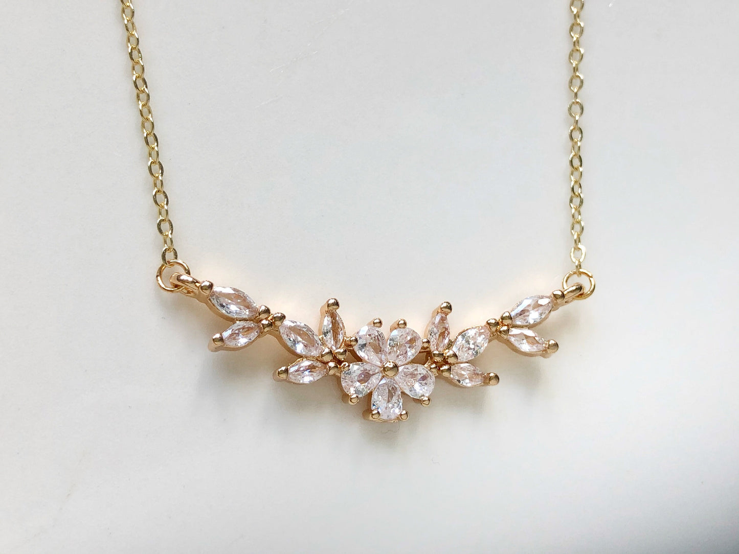 Flower Necklace Zircon Pendant Dainty Leaf Jewellery Elegant Floral Necklace Christmas Gift for her Women Girls Birthday Anniversary