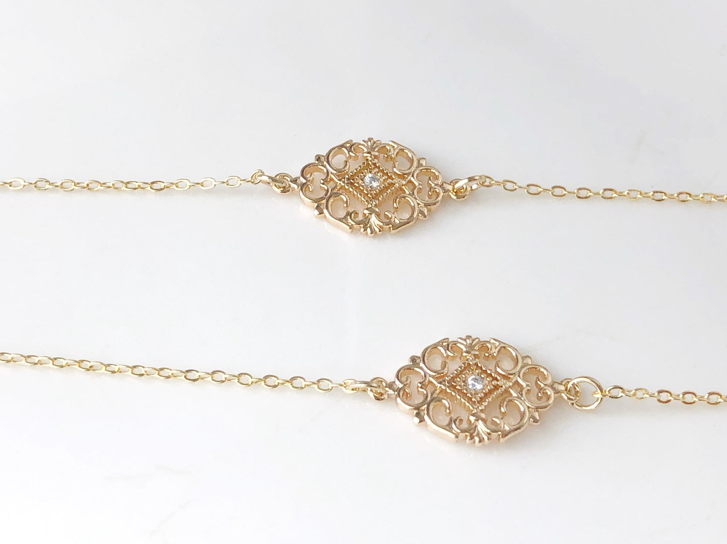 Gold Tone Metal Eyeglass Chain Vintage Glasses Holder Elegant Sunglasses Strap Dainty Eyewear Necklace Jewellery Fashion Gift for Her Women