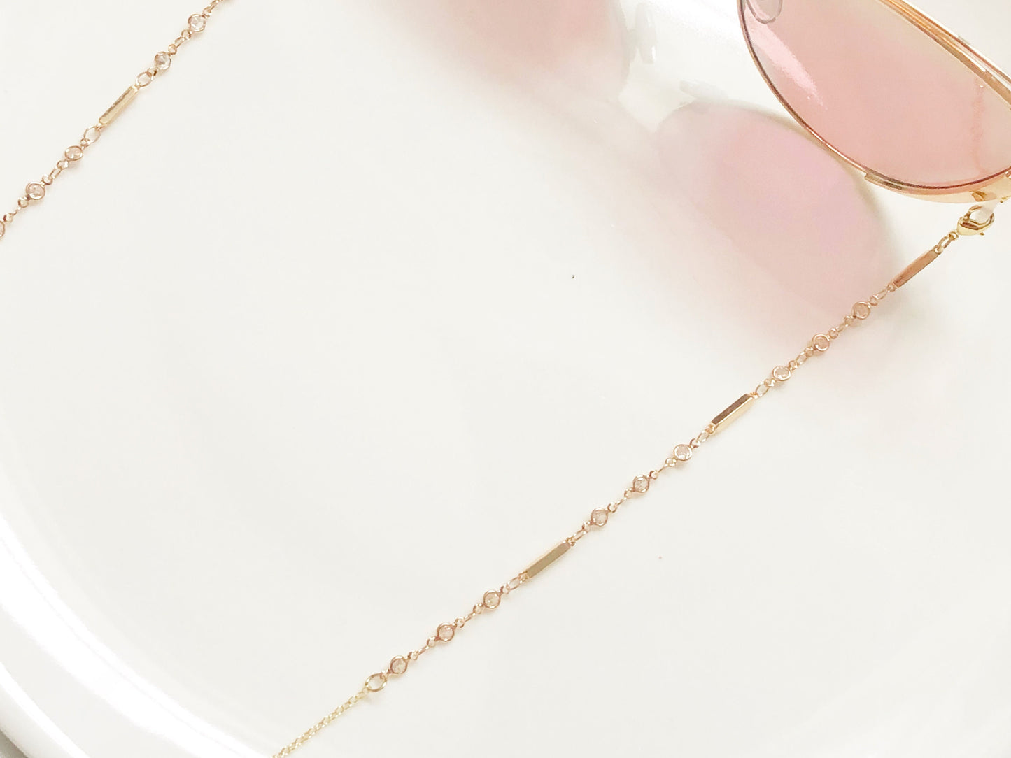 Dainty gold colour geometric glasses chain, Delicate sunglasses chain, Travel essential, gift for mother, Valentines Gift for her, Lanyard