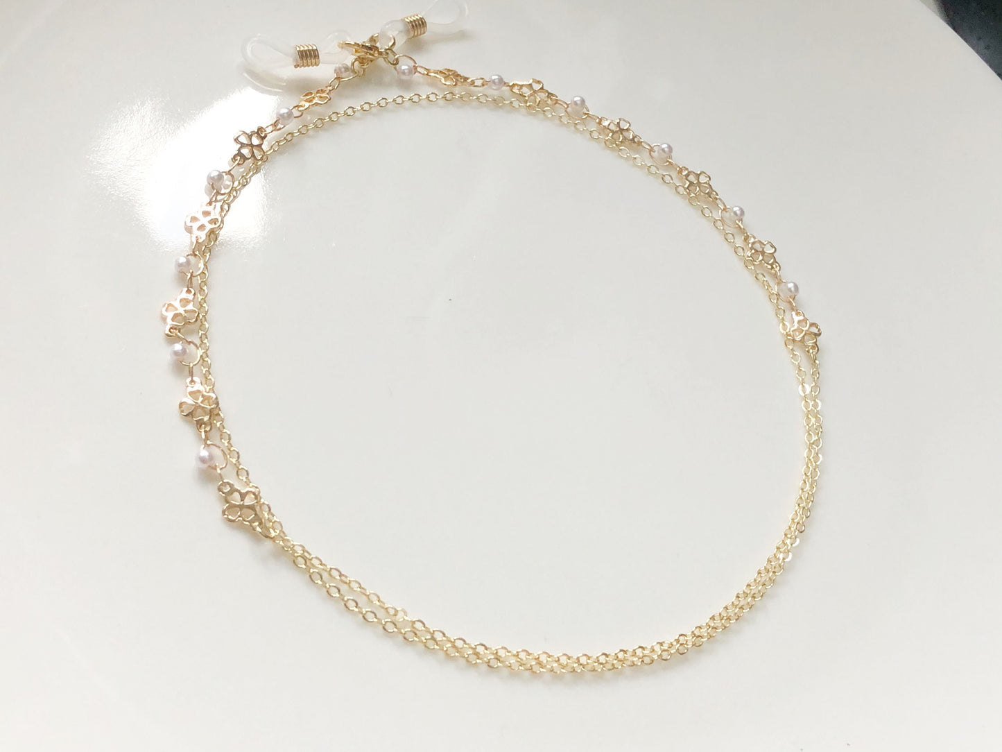 Gold Tone Metal Pearl Eyeglass Chain Glasses Holder Dainty Sunglasses Strap Elegant Eyewear Lanyard Fashion Jewellery Gift for Her Women