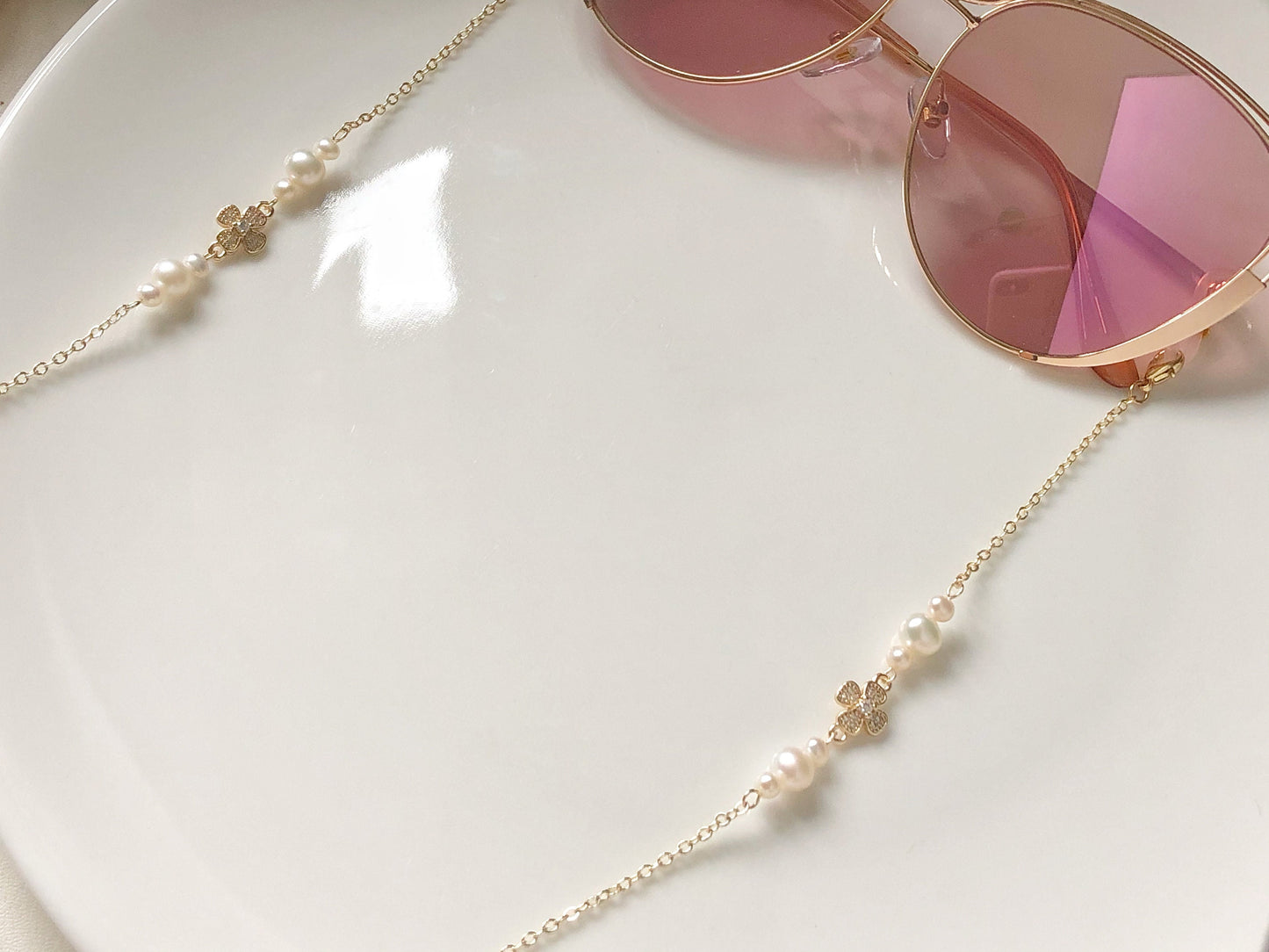 Pearl Glasses Chain Gold Four Leaf Clover Design Elegant Eyewear Accessory Freshwater Pearl Holder Gift for Her
