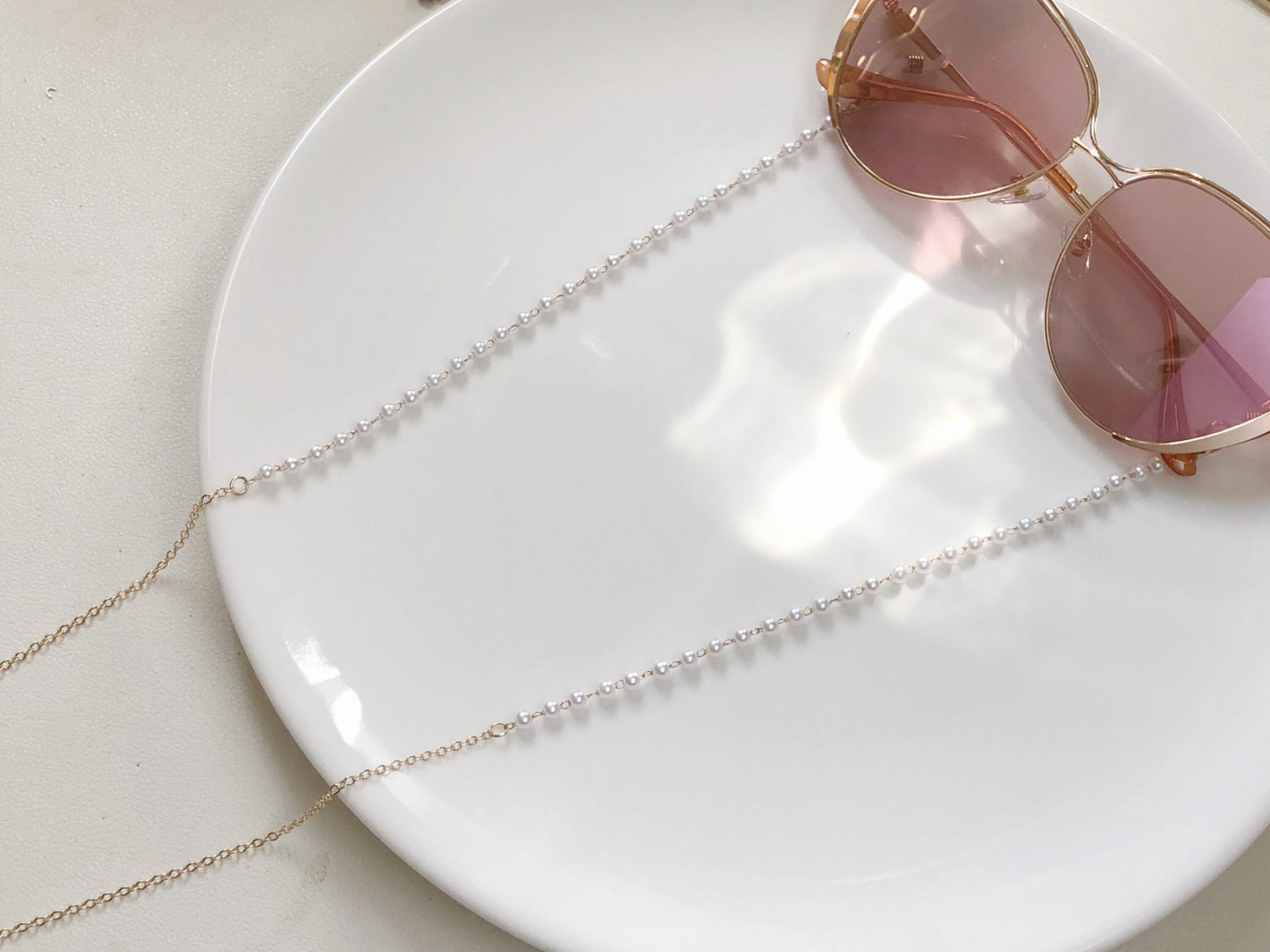 Dainty faux pearl glasses chain, Delicate sunglasses chain, Travel essential, gift for mother, Valentines Gift for her, Lanyard