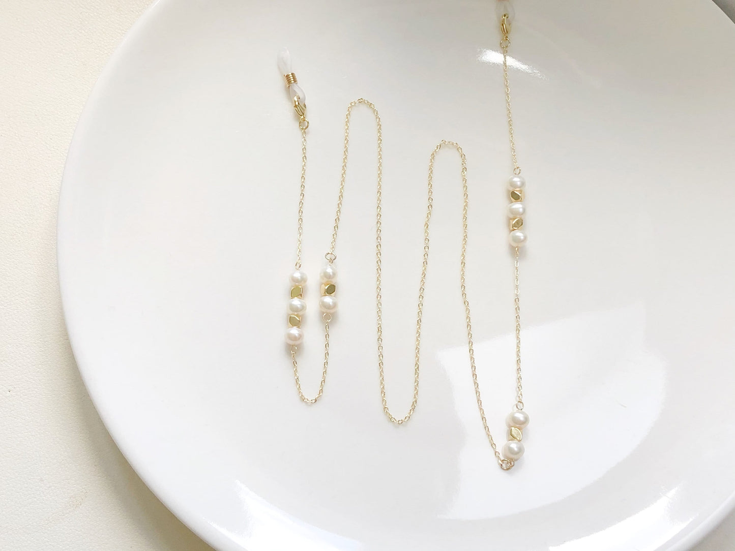 Freshwater pearl gold beads glasses chain, Delicate sunglasses chain, Travel essential, gift for mother, Valentines Gift for her, Lanyard