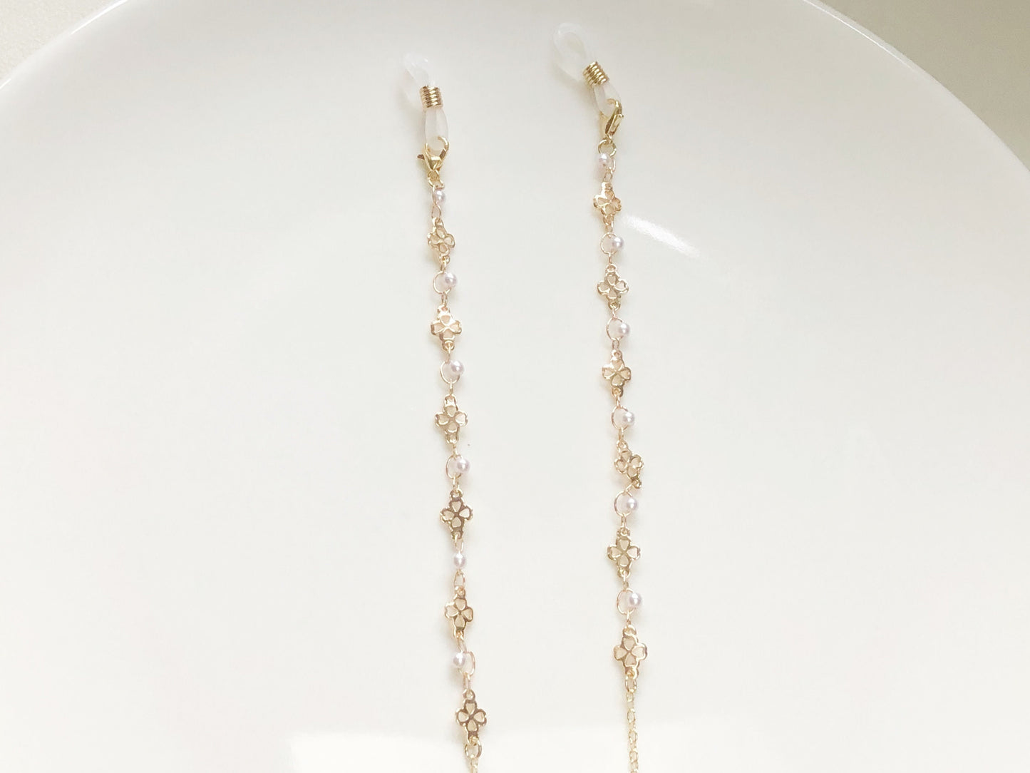 Gold Tone Metal Pearl Eyeglass Chain Glasses Holder Dainty Sunglasses Strap Elegant Eyewear Lanyard Fashion Jewellery Gift for Her Women