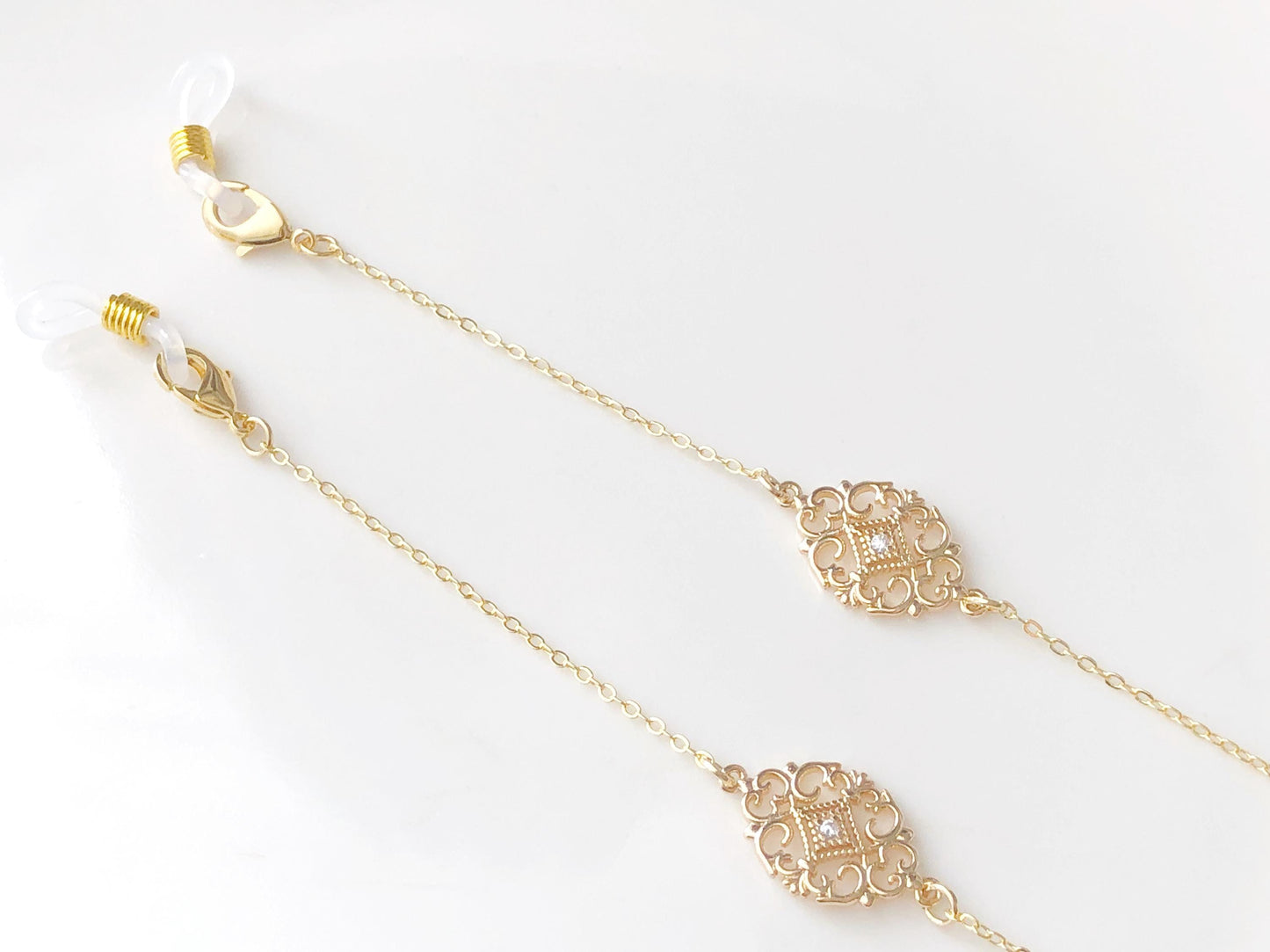 Gold Tone Metal Eyeglass Chain Vintage Glasses Holder Elegant Sunglasses Strap Dainty Eyewear Necklace Jewellery Fashion Gift for Her Women