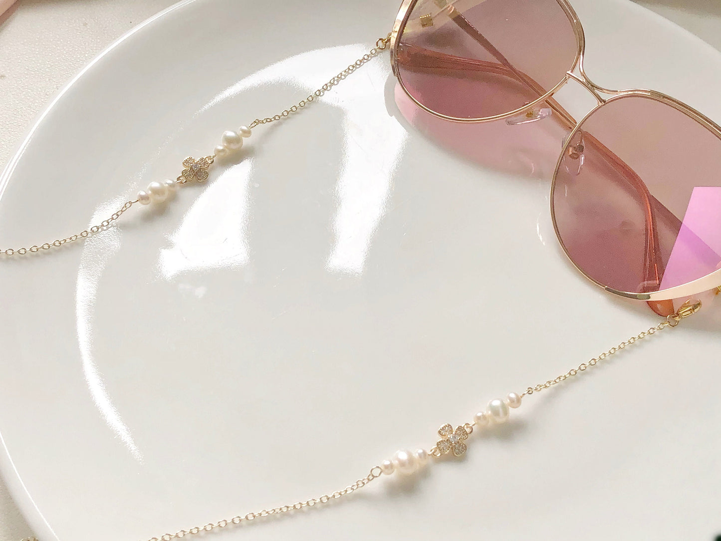 Pearl Glasses Chain Gold Four Leaf Clover Design Elegant Eyewear Accessory Freshwater Pearl Holder Gift for Her