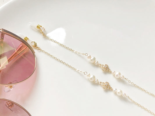 Pearl Glasses Chain Gold Four Leaf Clover Design Elegant Eyewear Accessory Freshwater Pearl Holder Gift for Her