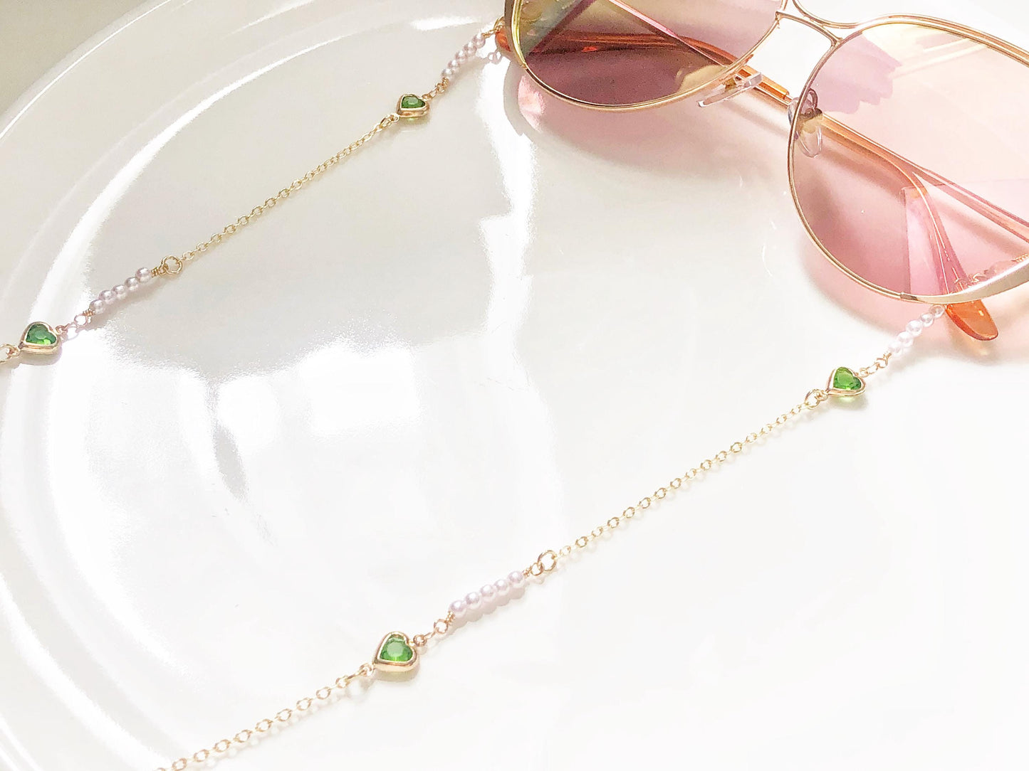 Green Heart Glasses Chain with Faux Pearls, Elegant Metal Eyewear Chain Holder for Women, Cute Sunglasses Strap Jewellery Gift for Her