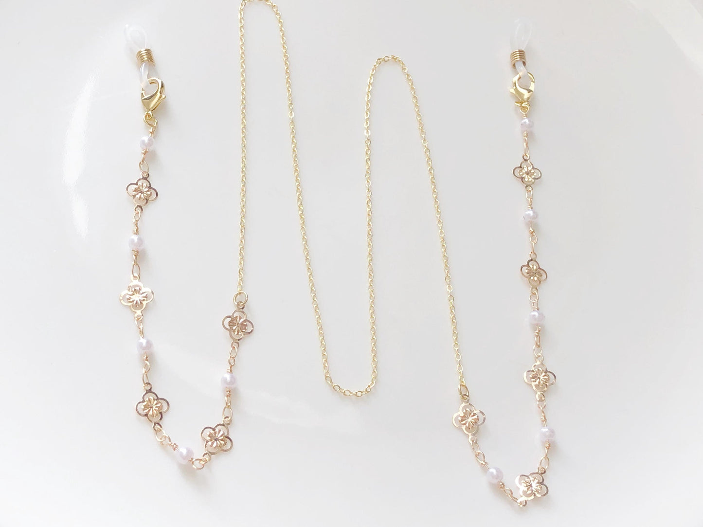 Dainty faux pearl glasses chain, Delicate sunglasses chain, Travel essential, gift for mother, Valentines Gift for her, Lanyard
