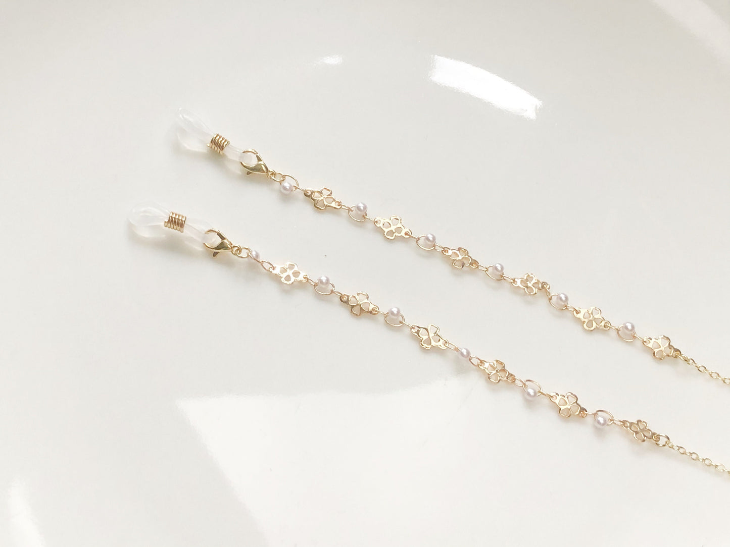Gold Tone Metal Pearl Eyeglass Chain Glasses Holder Dainty Sunglasses Strap Elegant Eyewear Lanyard Fashion Jewellery Gift for Her Women