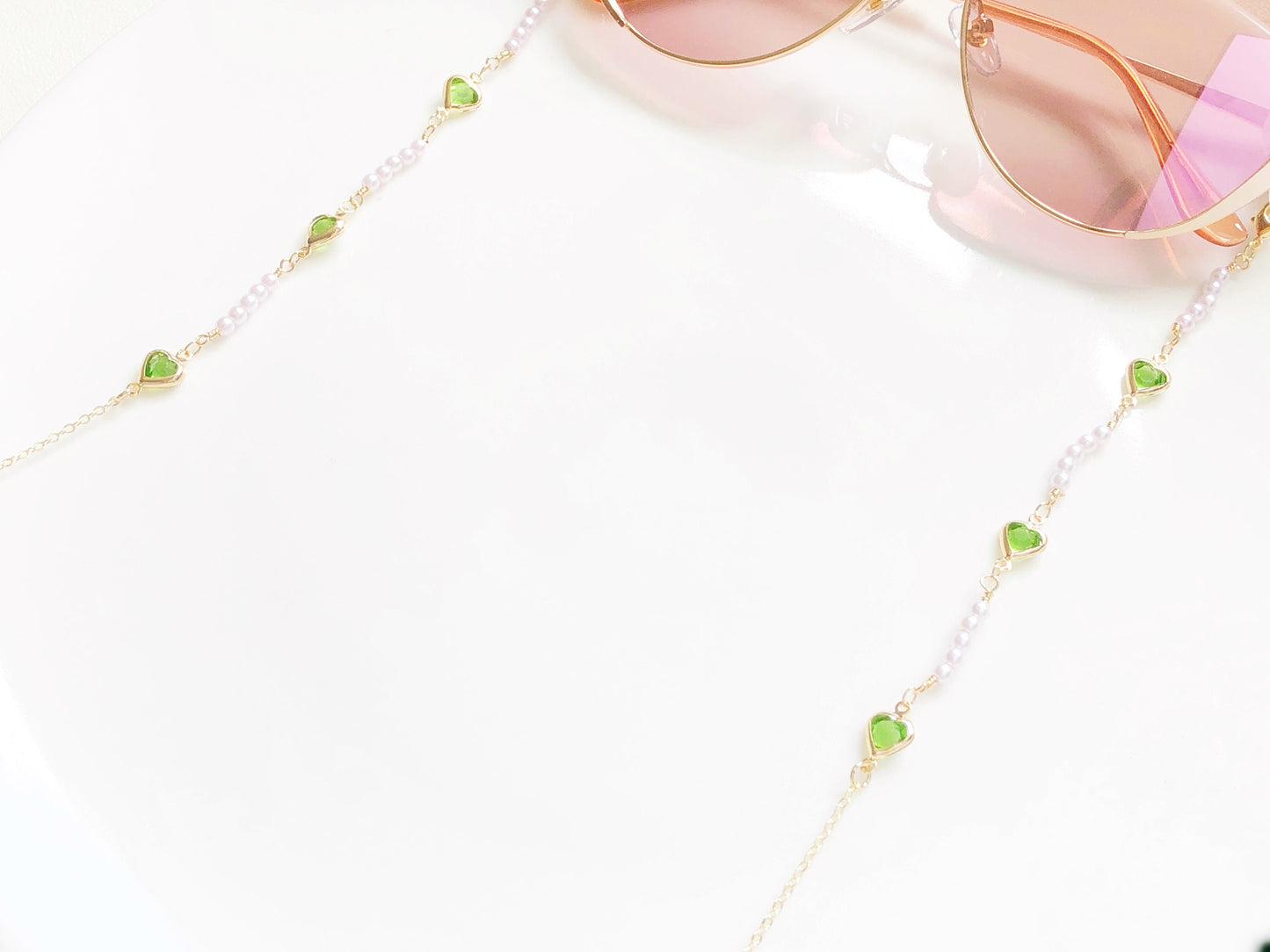 Pearl Glasses Chain with Green Heart Charms Gold Eyeglass Holder Strap Necklace, Cute Beaded Sunglasses Chain Jewellery Gift for Women