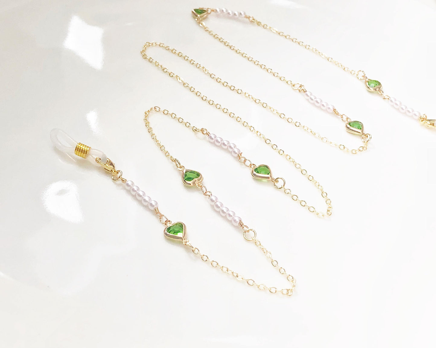 Green Heart Glasses Chain with Faux Pearls, Elegant Metal Eyewear Chain Holder for Women, Cute Sunglasses Strap Jewellery Gift for Her