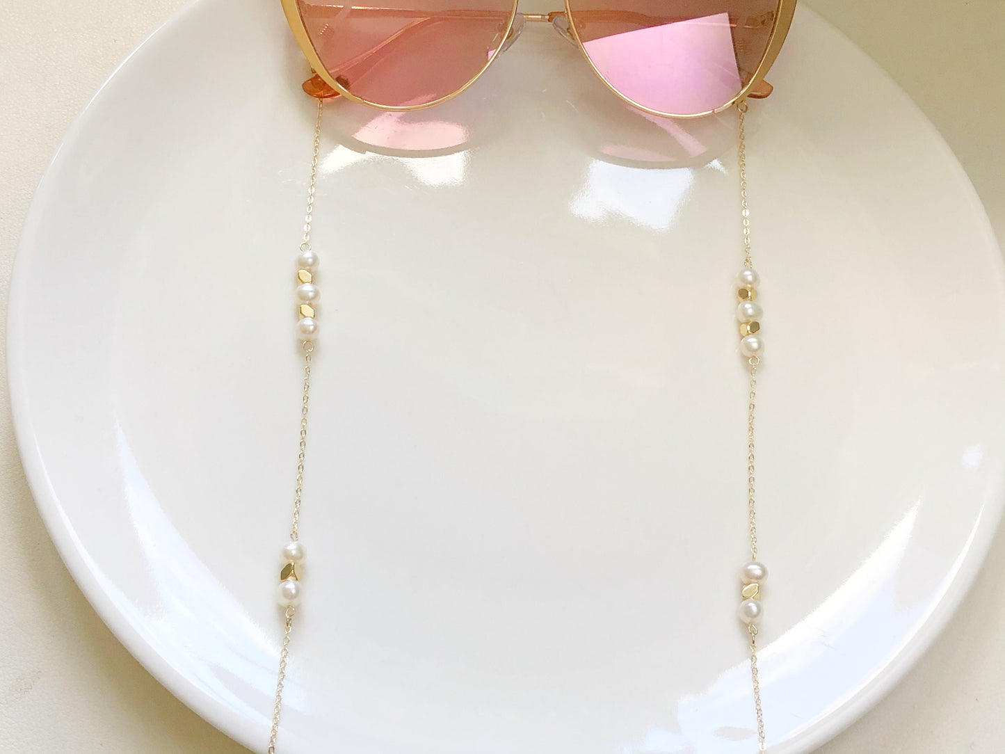 Freshwater pearl gold beads glasses chain, Delicate sunglasses chain, Travel essential, gift for mother, Valentines Gift for her, Lanyard