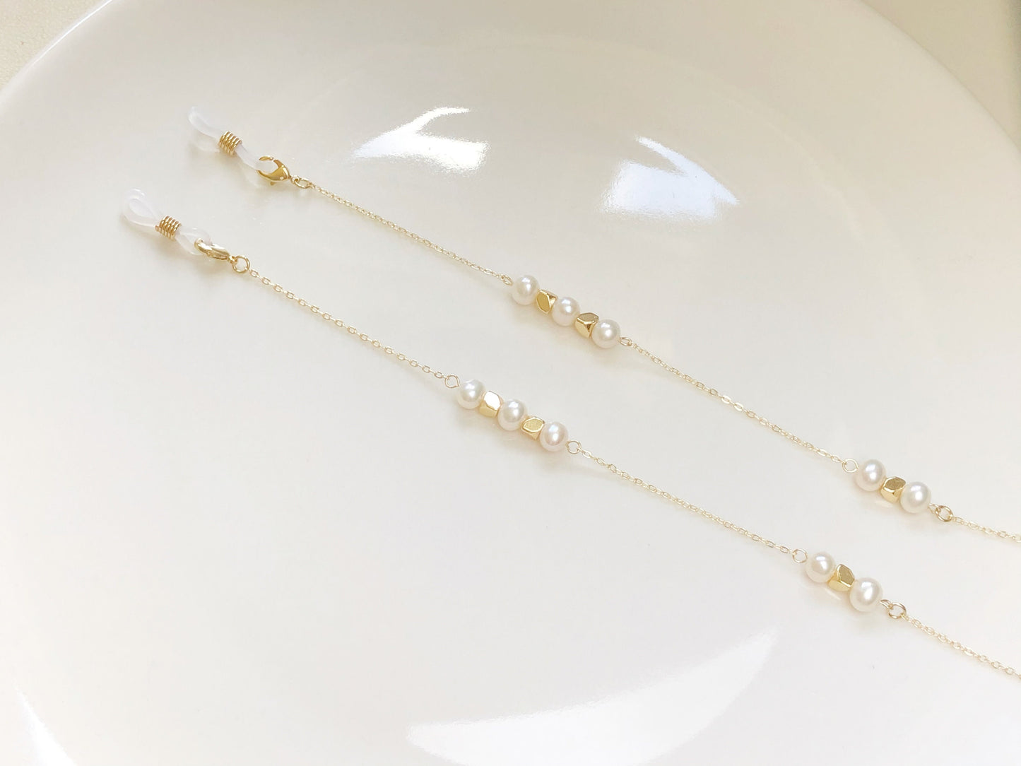 Freshwater pearl gold beads glasses chain, Delicate sunglasses chain, Travel essential, gift for mother, Valentines Gift for her, Lanyard