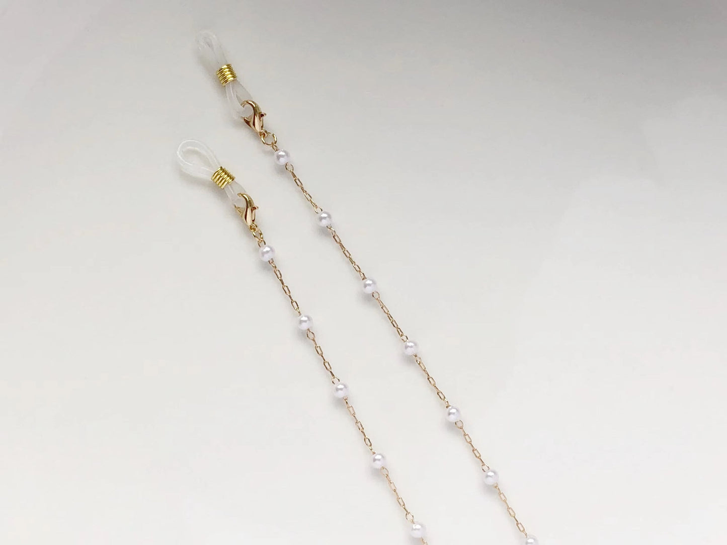 Dainty faux pearl glasses chain, Delicate sunglasses chain, Travel essential, gift for mother, Valentines Gift for her, Lanyard