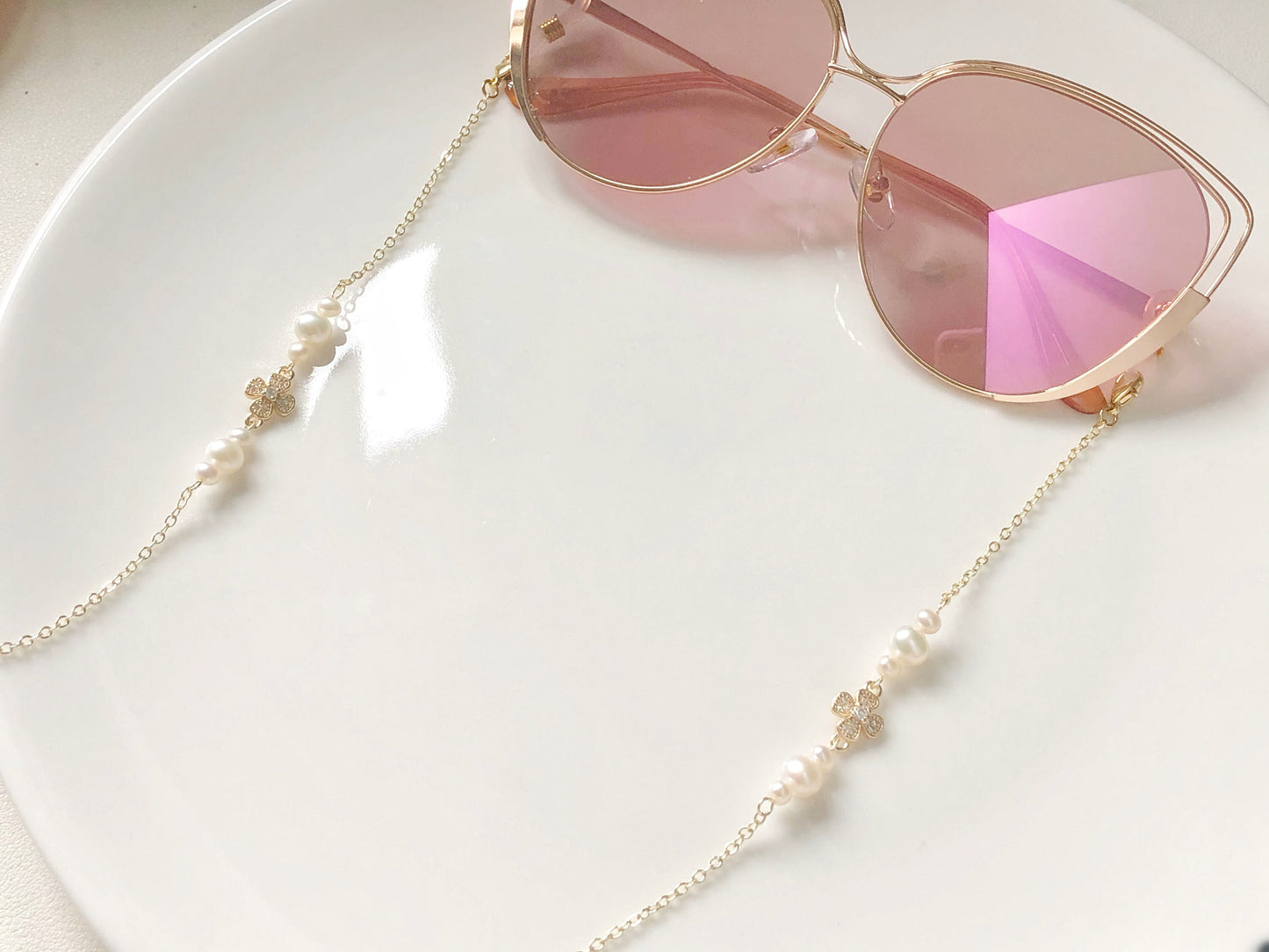 Pearl Glasses Chain Gold Four Leaf Clover Design Elegant Eyewear Accessory Freshwater Pearl Holder Gift for Her