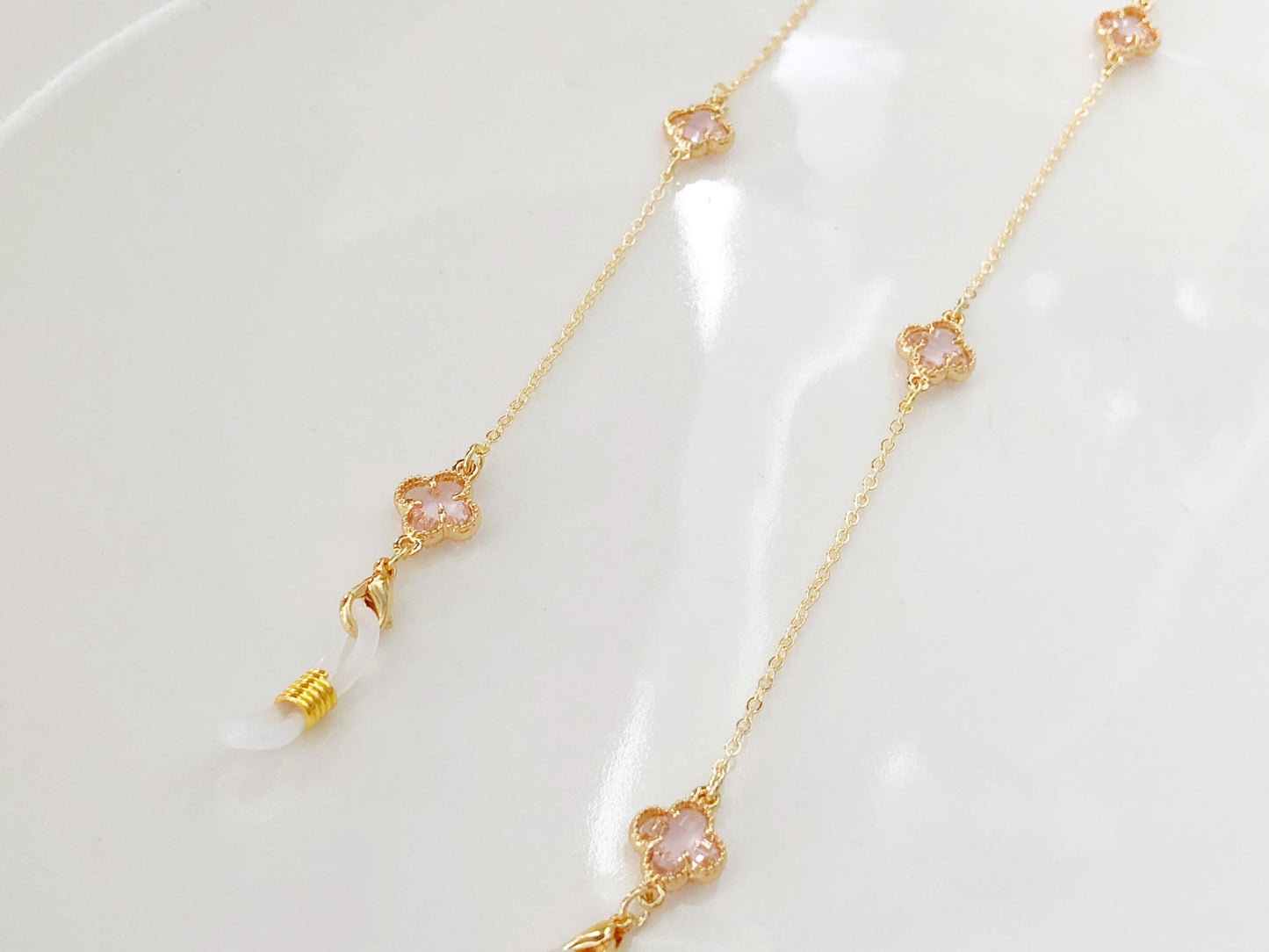 Gold Tone Metal Eyeglass Chain Four Leaf Clover Glasses Holder Red Flower Sunglasses Strap Lucky Eyewear Necklace Jewellery Gift for Her