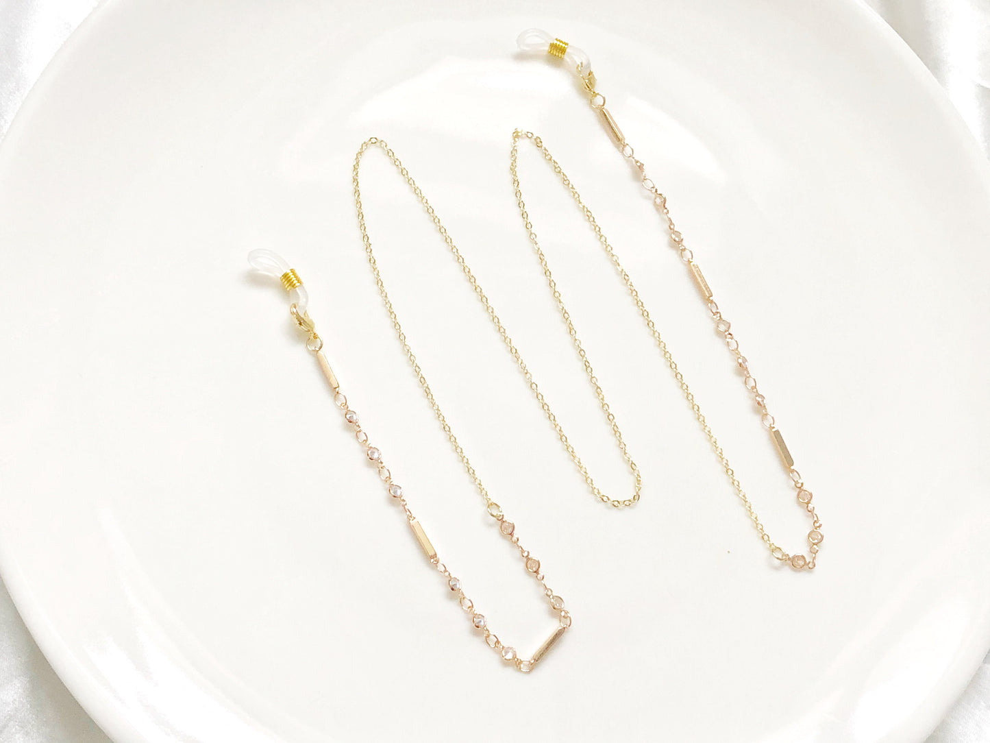 Dainty gold colour geometric glasses chain, Delicate sunglasses chain, Travel essential, gift for mother, Valentines Gift for her, Lanyard