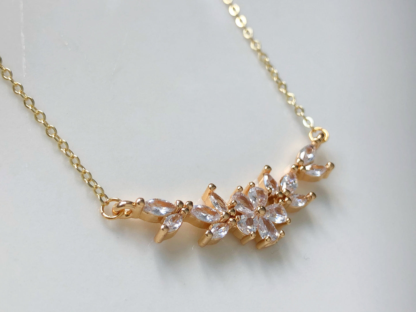 Flower Necklace Zircon Pendant Dainty Leaf Jewellery Elegant Floral Necklace Christmas Gift for her Women Girls Birthday Anniversary