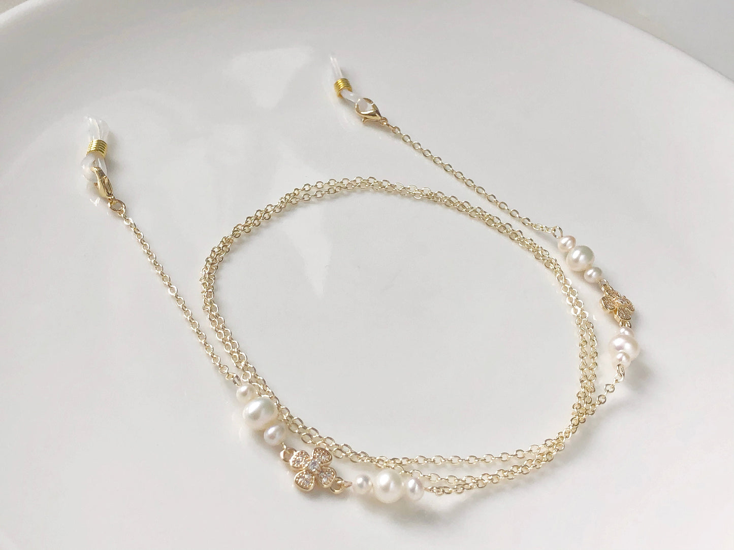 Pearl Glasses Chain Gold Four Leaf Clover Design Elegant Eyewear Accessory Freshwater Pearl Holder Gift for Her