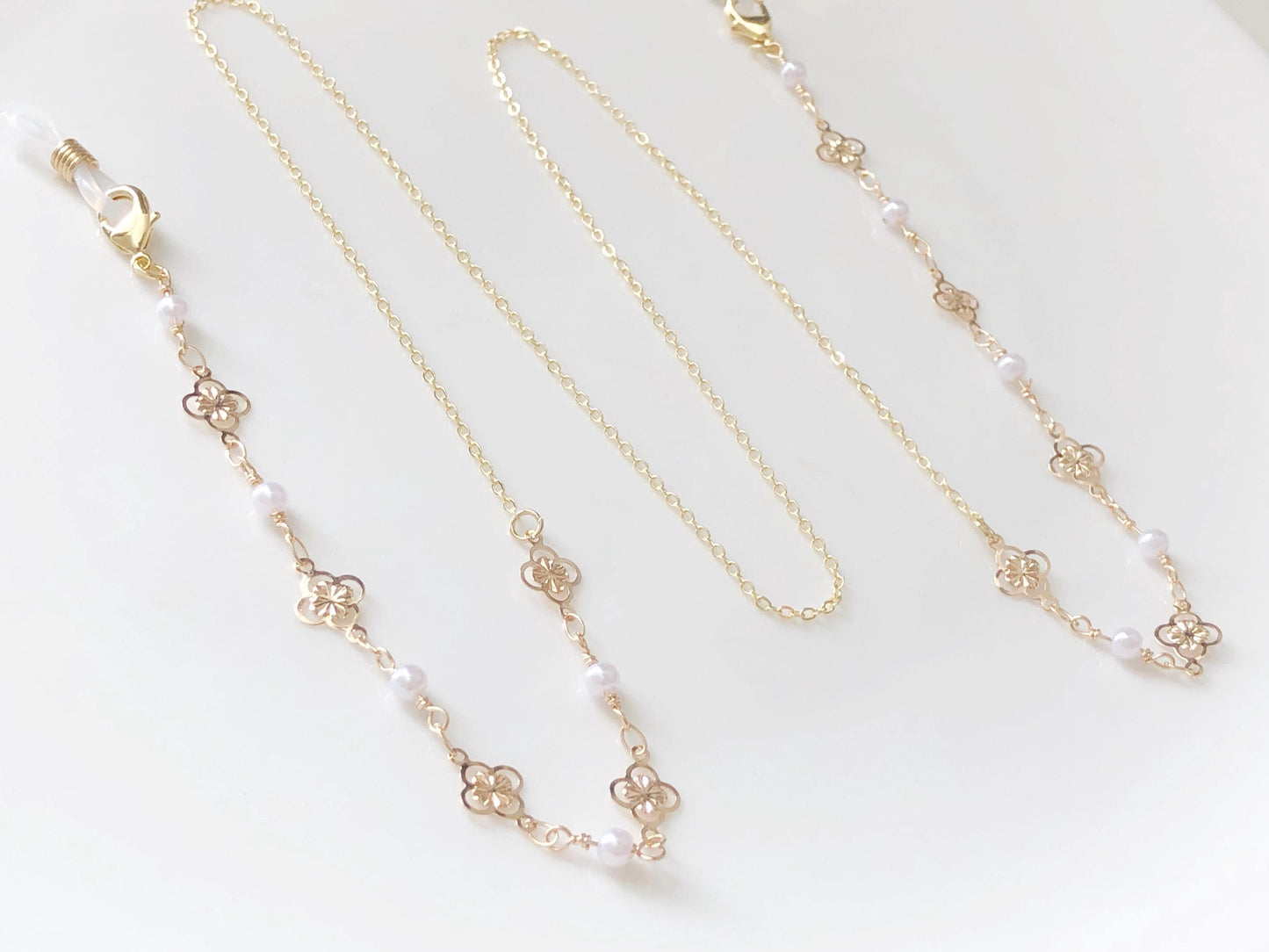 Dainty faux pearl glasses chain, Delicate sunglasses chain, Travel essential, gift for mother, Valentines Gift for her, Lanyard
