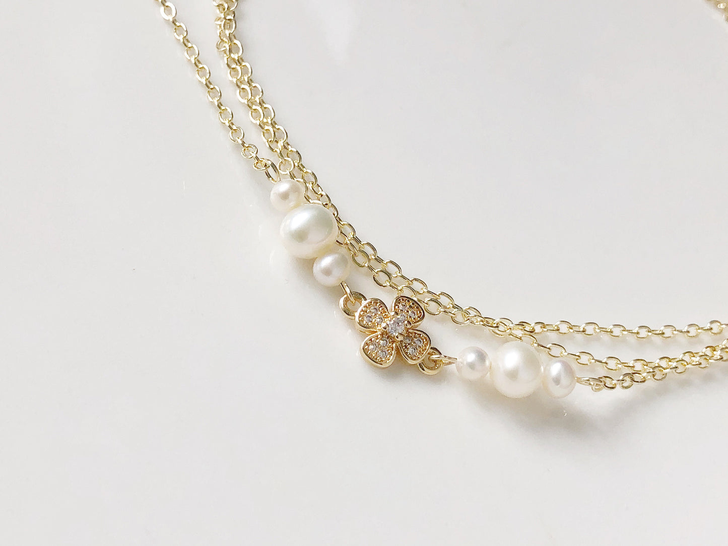 Pearl Glasses Chain Gold Four Leaf Clover Design Elegant Eyewear Accessory Freshwater Pearl Holder Gift for Her