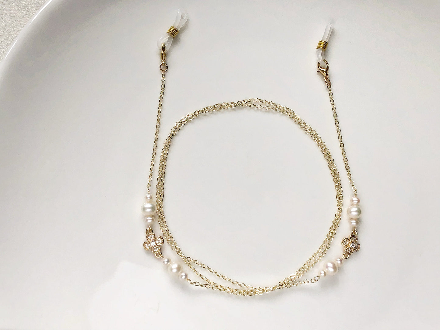 Pearl Glasses Chain Gold Four Leaf Clover Design Elegant Eyewear Accessory Freshwater Pearl Holder Gift for Her