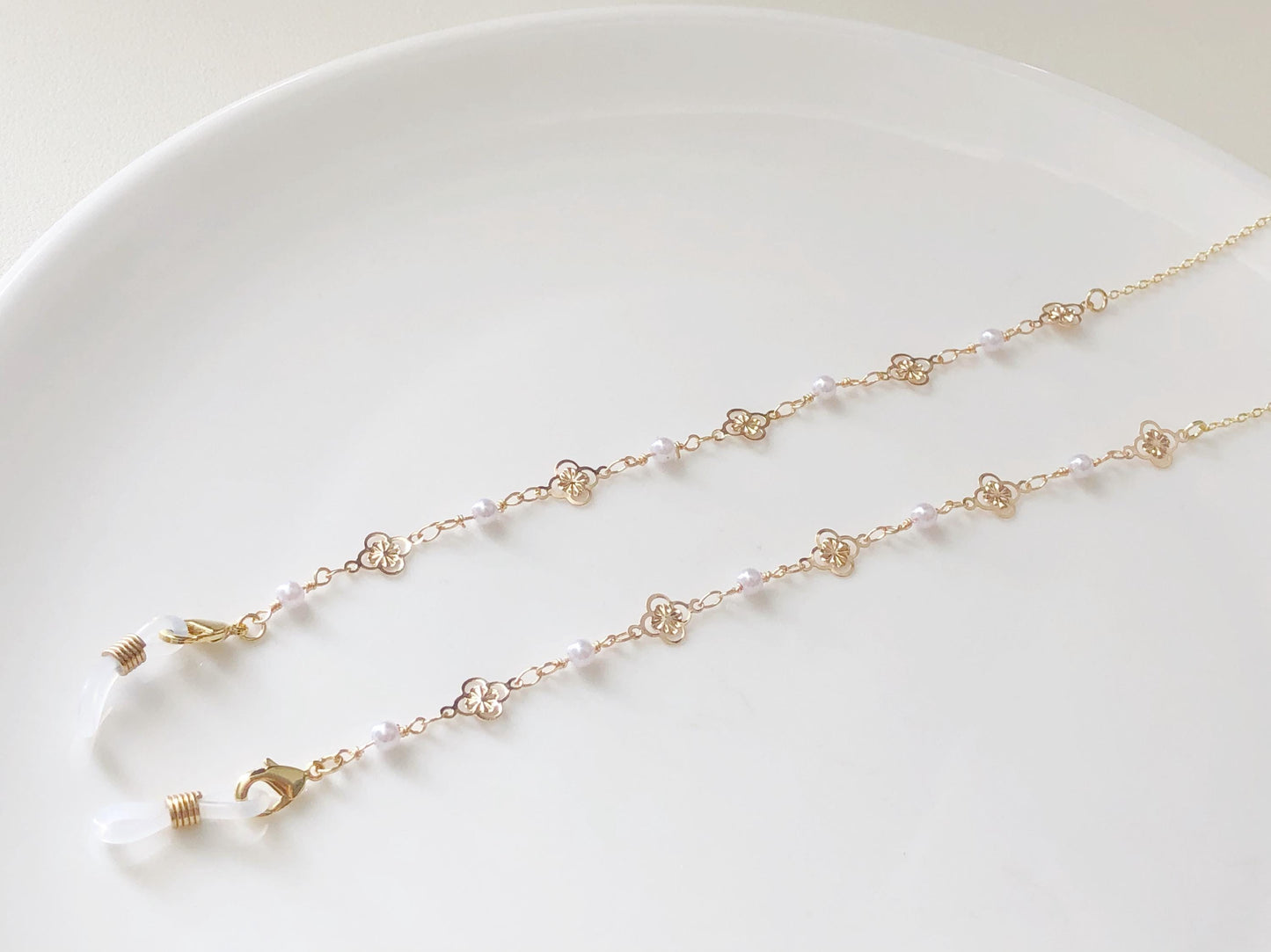 Dainty faux pearl glasses chain, Delicate sunglasses chain, Travel essential, gift for mother, Valentines Gift for her, Lanyard