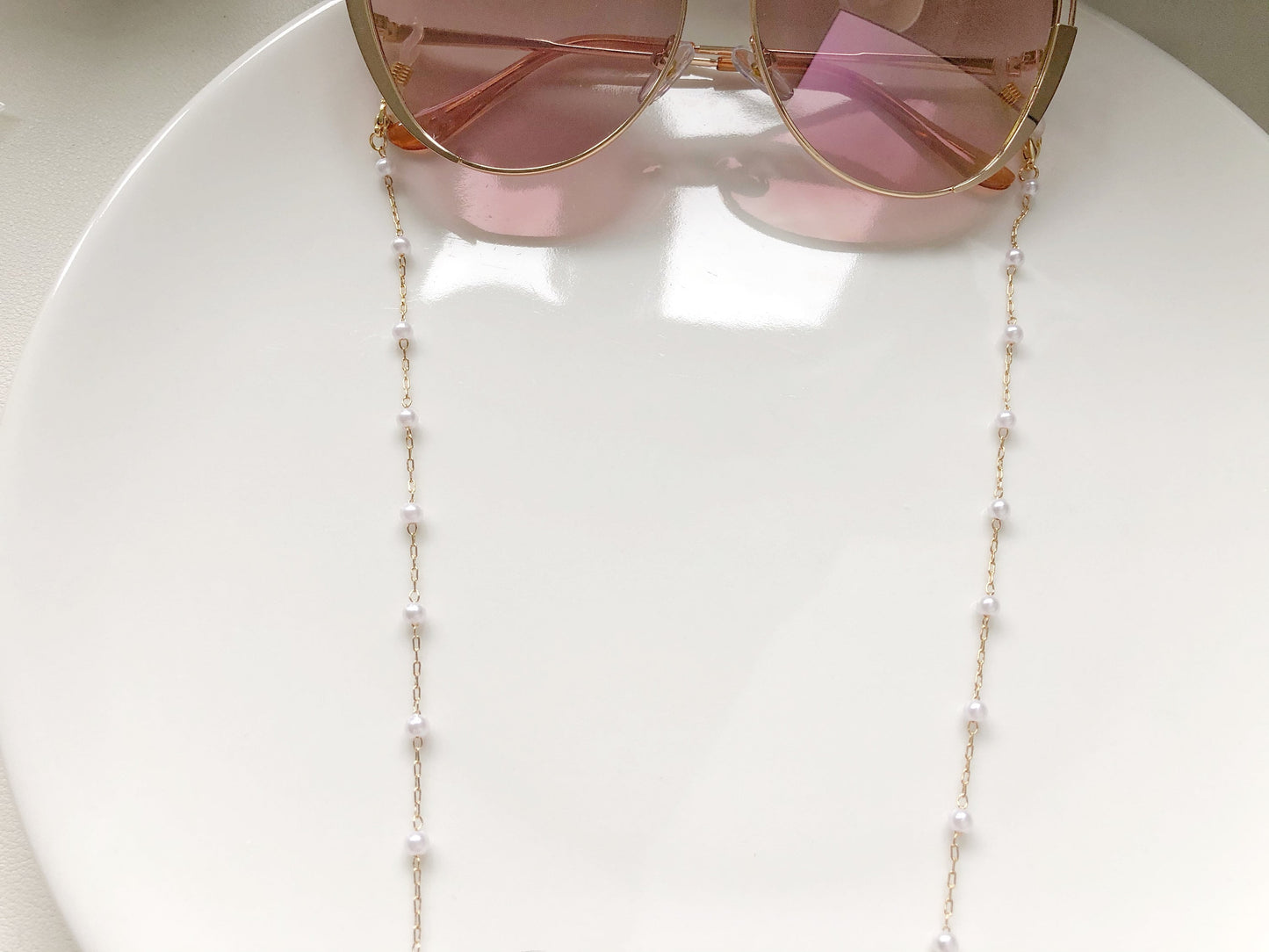 Dainty faux pearl glasses chain, Delicate sunglasses chain, Travel essential, gift for mother, Valentines Gift for her, Lanyard