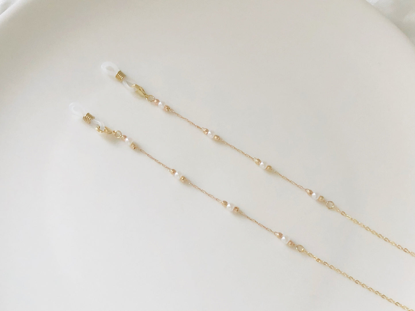 Dainty faux pearl glasses chain, Delicate sunglasses chain, Travel essential, gift for mother, Valentines Gift for her, Lanyard