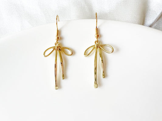 Gold Bow Earrings | Vintage Style Clip On, Stud or Hook Options | Dainty Gift for Her | Bridesmaid Jewellery | Elegant Everyday Earrings