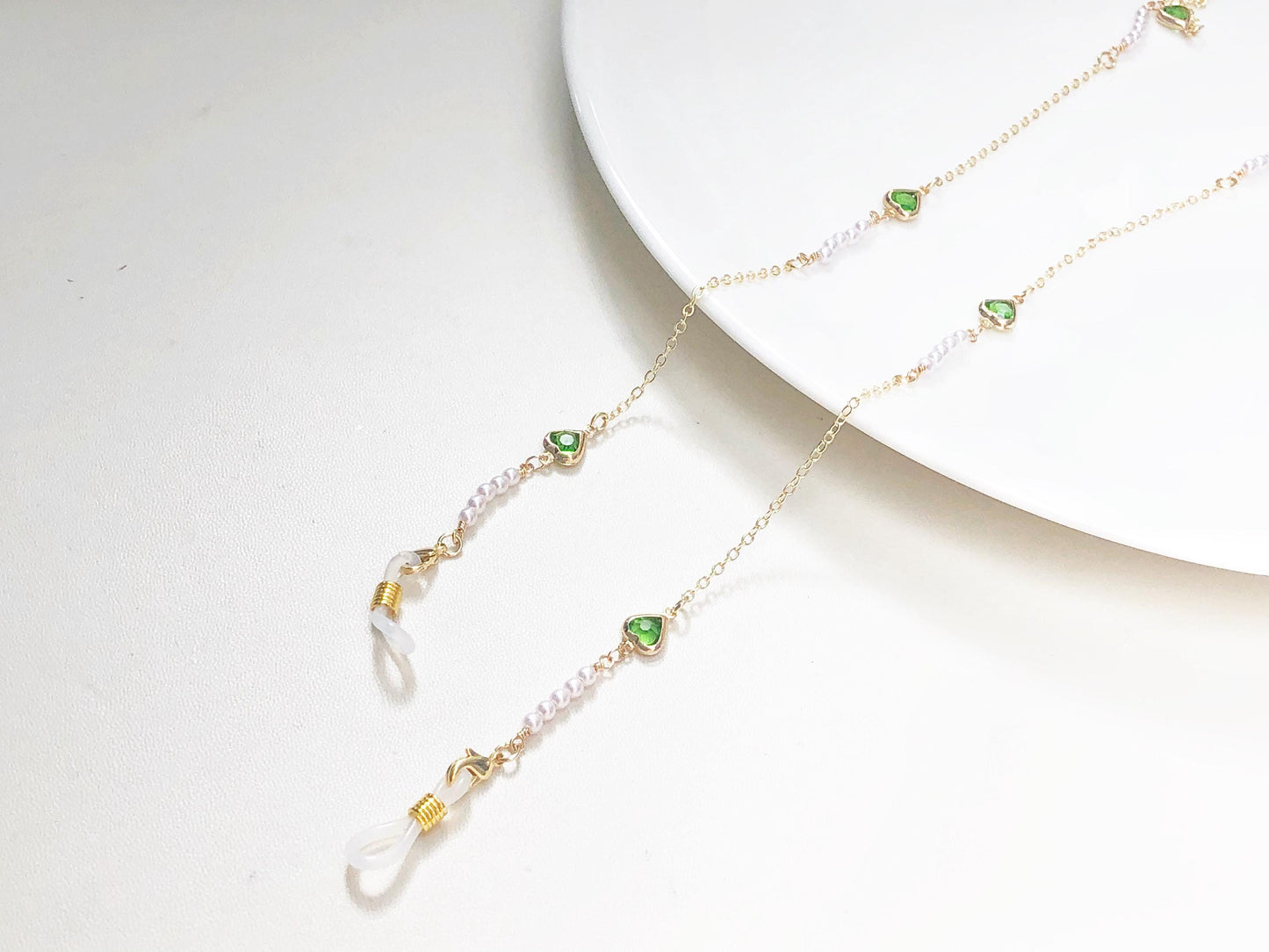 Green Heart Glasses Chain with Faux Pearls, Elegant Metal Eyewear Chain Holder for Women, Cute Sunglasses Strap Jewellery Gift for Her